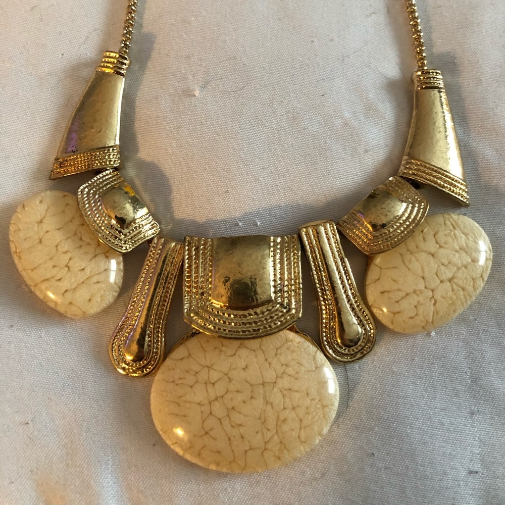 Statement piece necklace with stone and rustic